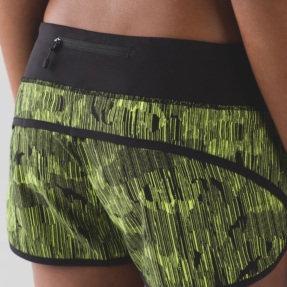 Size 4- Lululemon Speed Short (2 1/2") - Picture 1 of 2